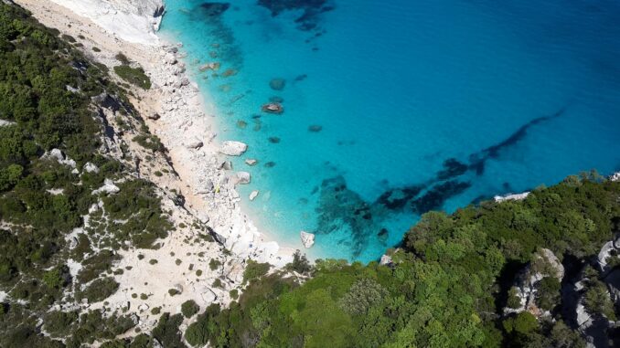 Visitare la Sardegna: 5 posti da non perdere e come raggiungerla